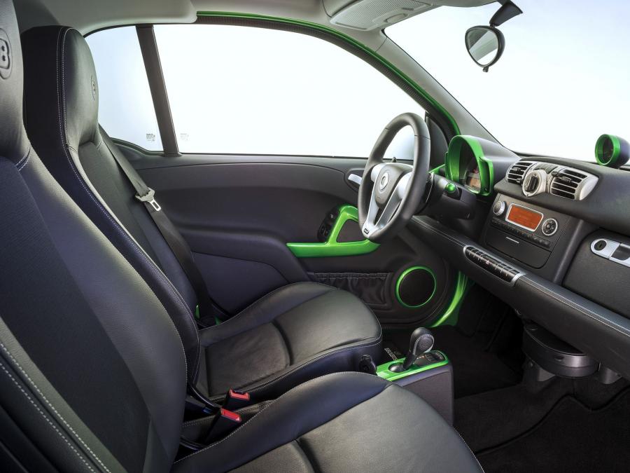 Интерьер Smart ForTwo Electric Drive Coupe by Brabus 2012 года  (фото 7 из 8)